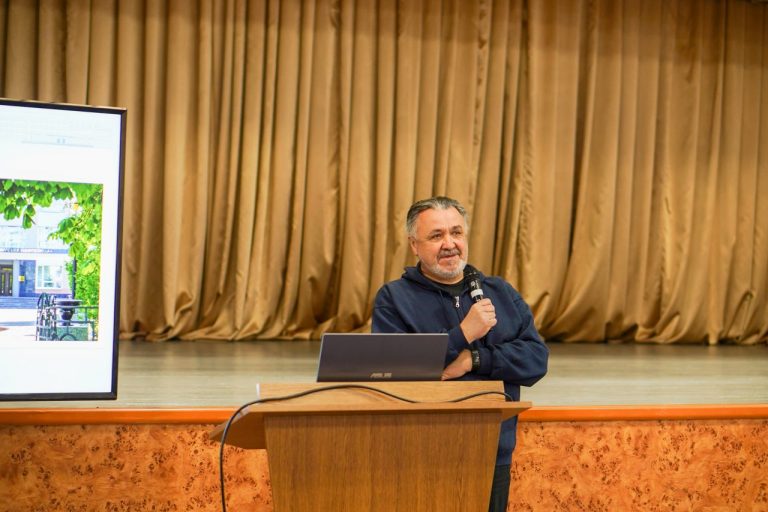 Сьогодні святкує свій День народження відомий громадський діяч Микола Сюравчик