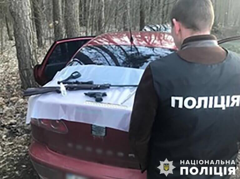 Переробляв та продавав зброю: на Житомирщині поліція завершила розслідування діянь 38-річного «майстра»