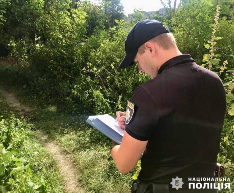 З вікна багатоповерхівки по вулиці Клосовського випав чоловік