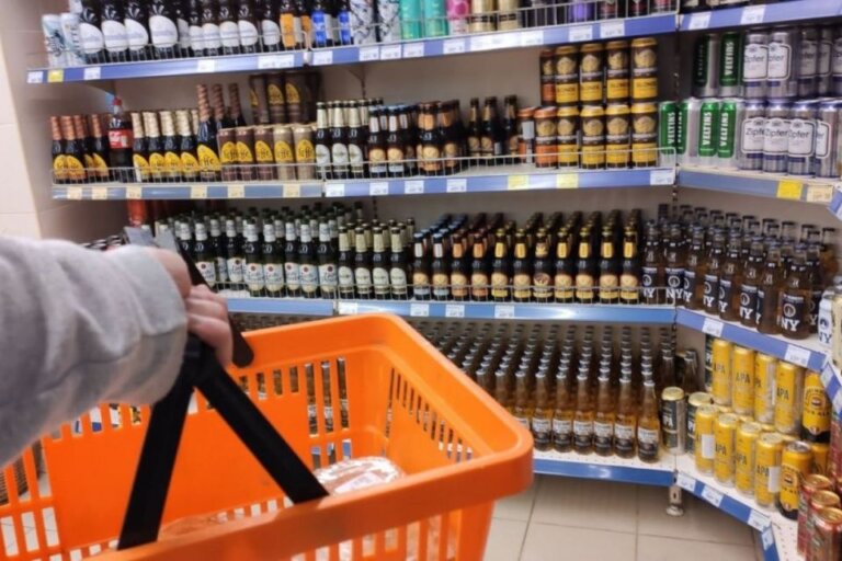 У Житомирі дозволили продавати алкоголь до комендантської години