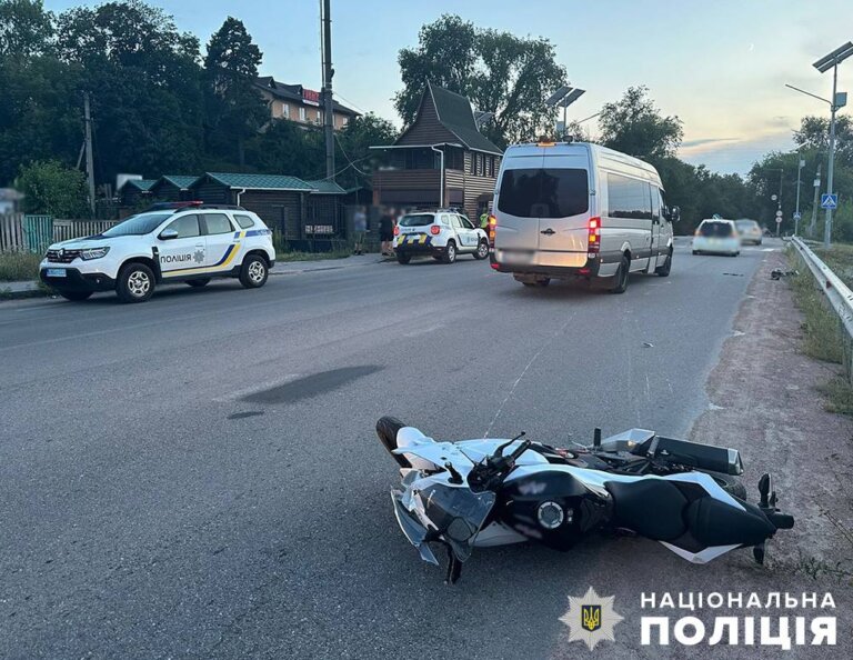 У Коростишеві поліція розслідує ДТП з двома травмованим водіями двоколісників