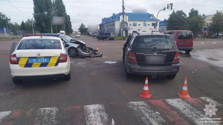 Подробиці ДТП з автомобілями, що перекинулися