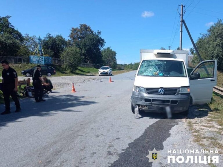 Звягельська поліція розслідує обставини ДТП з травмуванням водія та пасажира мотоцикла