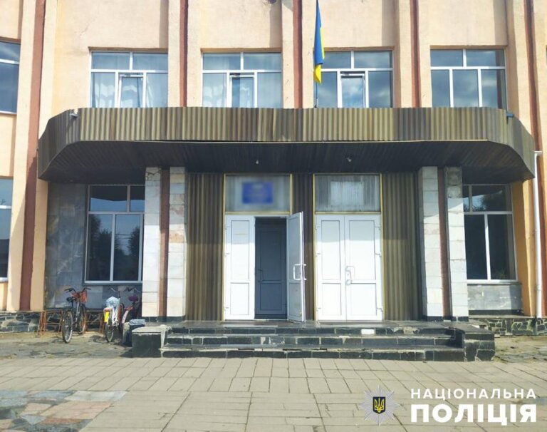 Обікрали будинок культури: ємільчинські поліцейські розшукали причетних