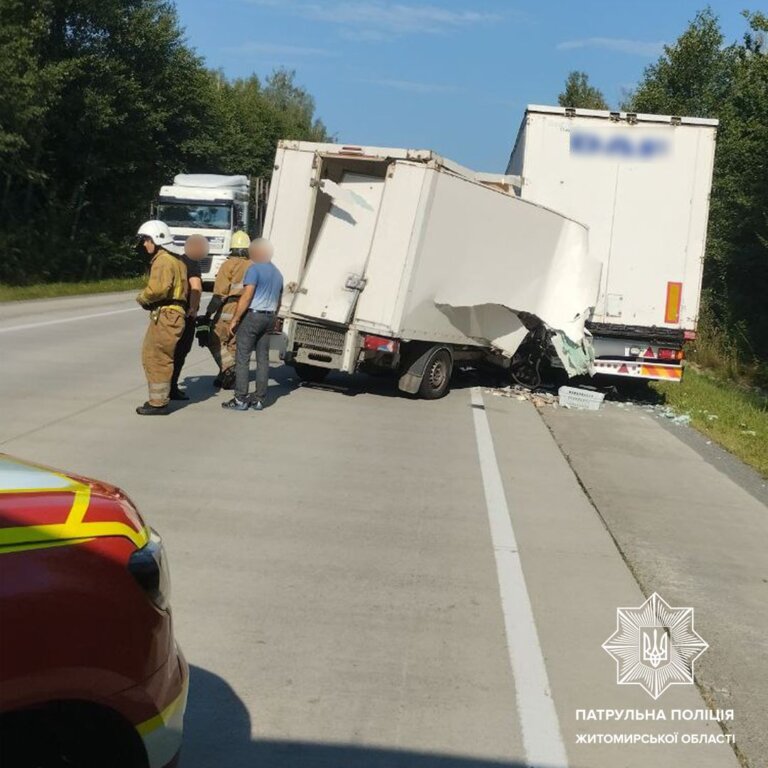 До уваги учасників дорожнього руху! У зв’язку з ДТП на автодорозі Київ — Ковель — Ягодин рух транспорту частково ускладнений в обох напрямках