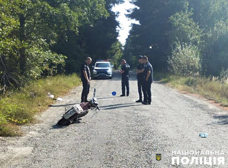 На Малинщині поліція встановлює обставини ДТП із травмуванням пішохода та водія мотоцикла