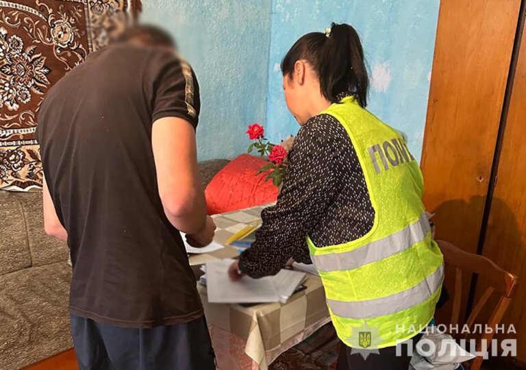 Поліція Житомирщини викрила жителя сусідньої області у збуті фальшивої валюти