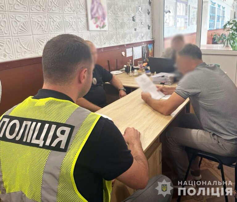 Шахрайська оренда землі вартістю понад три мільйони гривень: на Житомирщині поліція викрила фермера та держреєстраторку у злочині