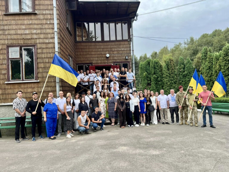 «День знань» у Поліському національному університеті провели на території Ботсаду імені Героїв-десантників