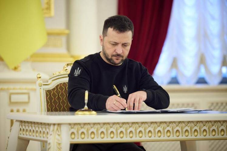 Зеленський підписав закон про підвищення акцизів на бензин, дизель та автогаз для споживачів