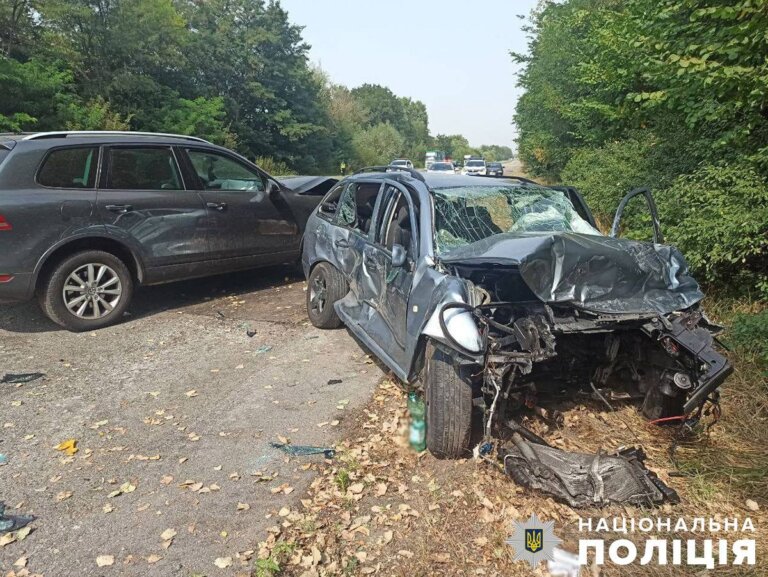 Поліція з’ясовує обставини ДТП у Житомирському районі: травми отримали двоє дітей та п’ятеро дорослих
