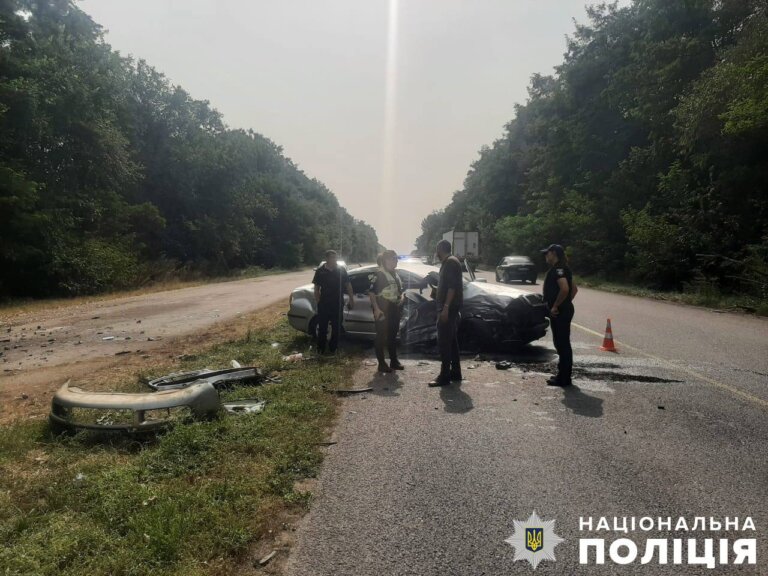 Унаслідок подвійної ДТП на Житомирщині загинула жінка, ще шестеро людей травмовано: поліція проводить розслідування