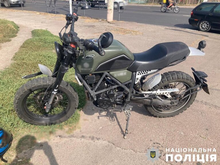 У Житомирі поліція встановлює обставини травмування мотоцикліста у ДТП