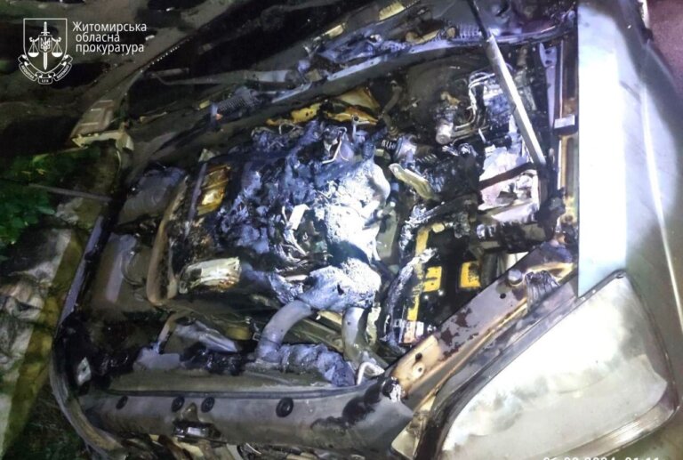 У Житомирі рецидивіст підпалив авто військового ЗСУ – прокуратура наполягатиме на триманні підозрюваного під вартою