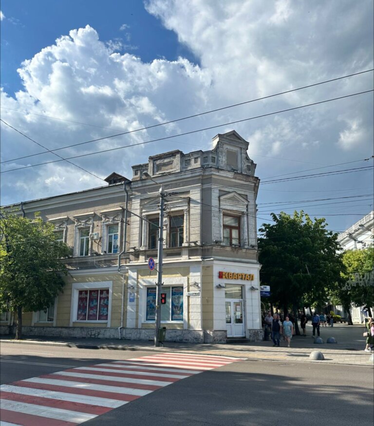 Житомир Urban News: На пам’ятку архітектури почепили кондиціонери