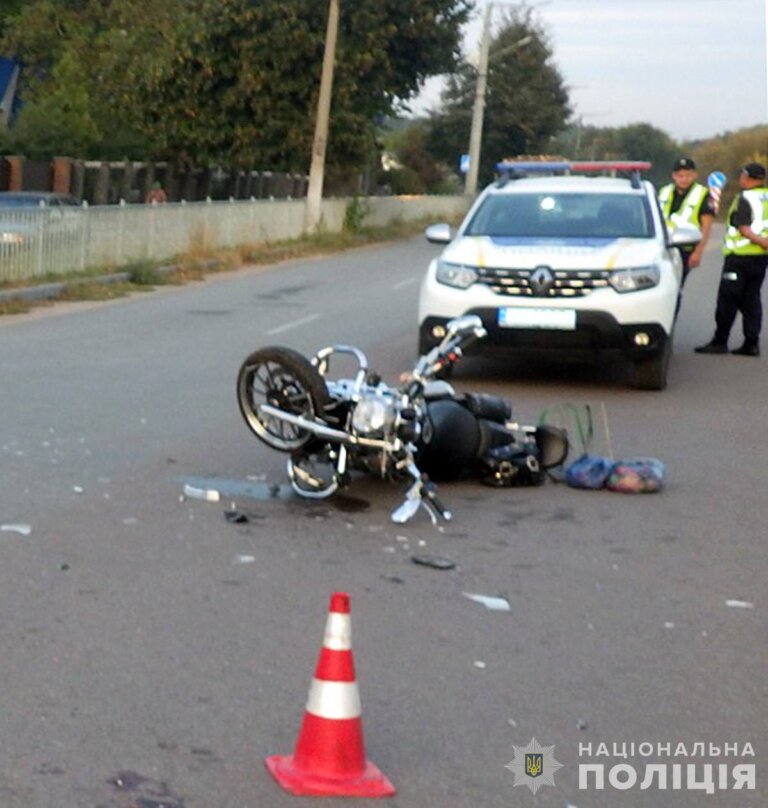У Коростишеві поліція встановлює обставини травмування мотоцикліста в ДТП