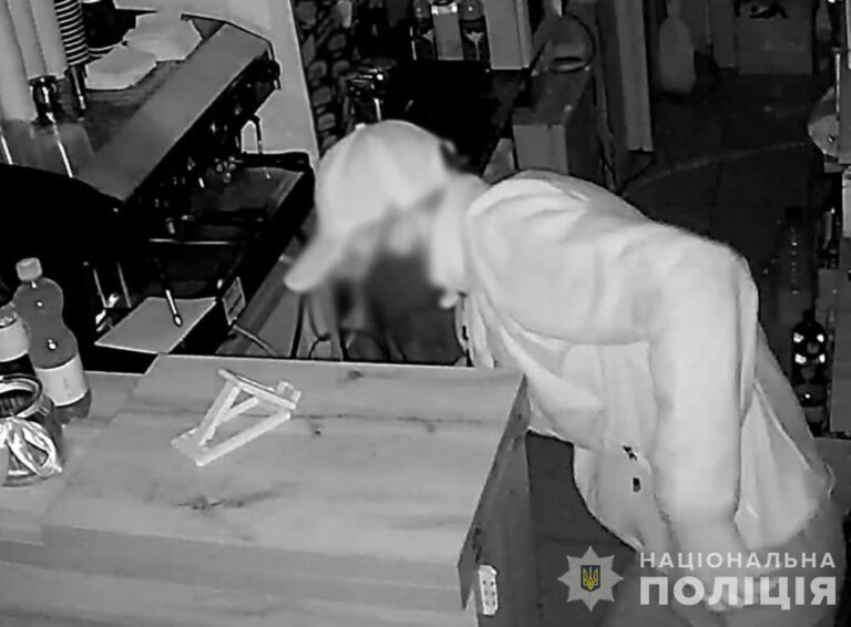 У Житомирі поліція оперативно затримала підозрюваного у крадіжці з кав’ярні
