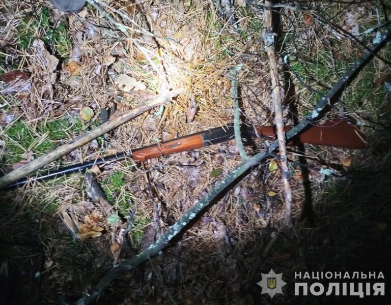 Звягельщина: поліцейські розшукали причетного до пошкодження транспортних засобів громадян