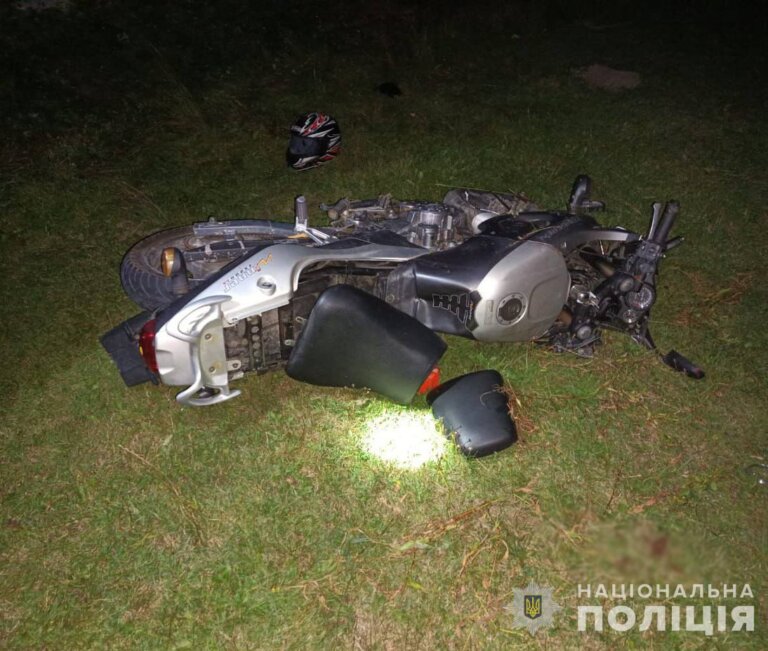 Травми отримали двоє чоловіків: звягельська поліція встановлює обставини ДТП