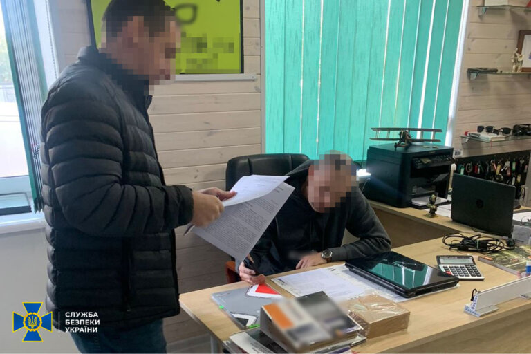 За матеріалами СБУ повідомлено про підозру комерсанту, який вкрав 1,6 млн грн на відновленні пошкодженого обстрілом навчального закладу Житомирщини
