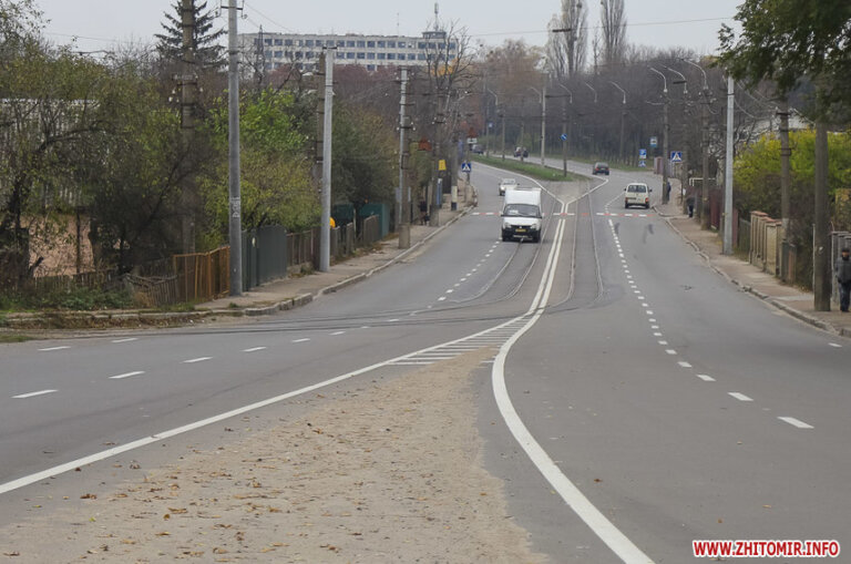 Калюжу на вулиці Корольова осушували чотири дні. Після чотирьохрічного чекання