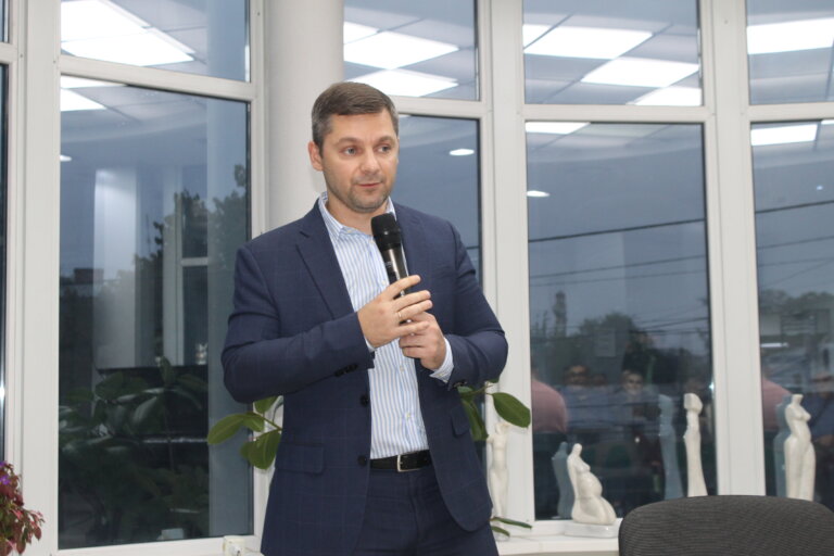 Житомирський госпіталь і медичний центр відвідав нардеп Василь Мокан