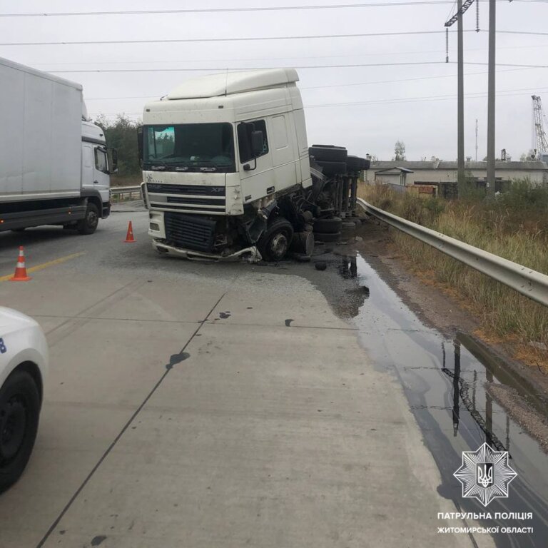 До уваги водіїв! Житомирська область: у зв’язку з ДТП на автодорозі М-06 Київ — Чоп, рух транспорту частково ускладнений в обох напрямках