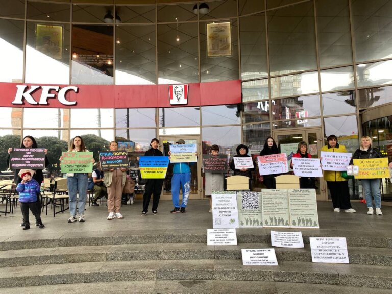 В Житомирі відбулася вже 18-та акція за чіткі терміни служби для військовослужбовців