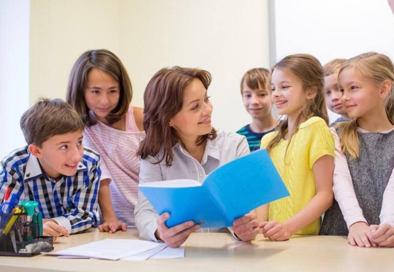 Сьогодні в Україні — День працівників освіти!
