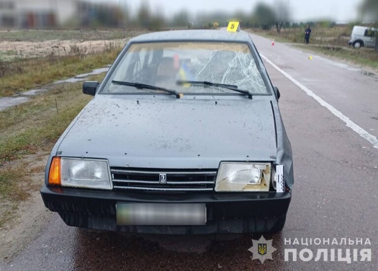 Покинув травмовану людину на дорозі: на Олевщині поліція затримала підозрюваного у смертельній ДТП