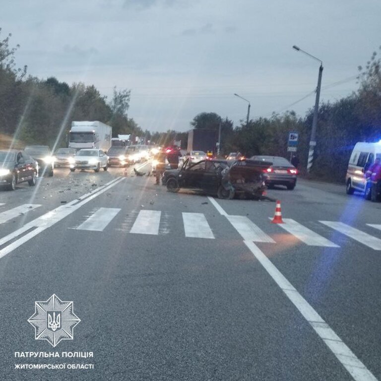 До уваги водіїв! Рух транспорту ускладнено в напрямку Житомира та здійснюється узбіччям