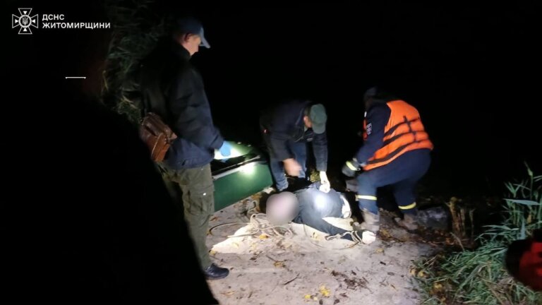 Сьогодні ввечері рятувальники дістали тіло чоловіка зі ставка