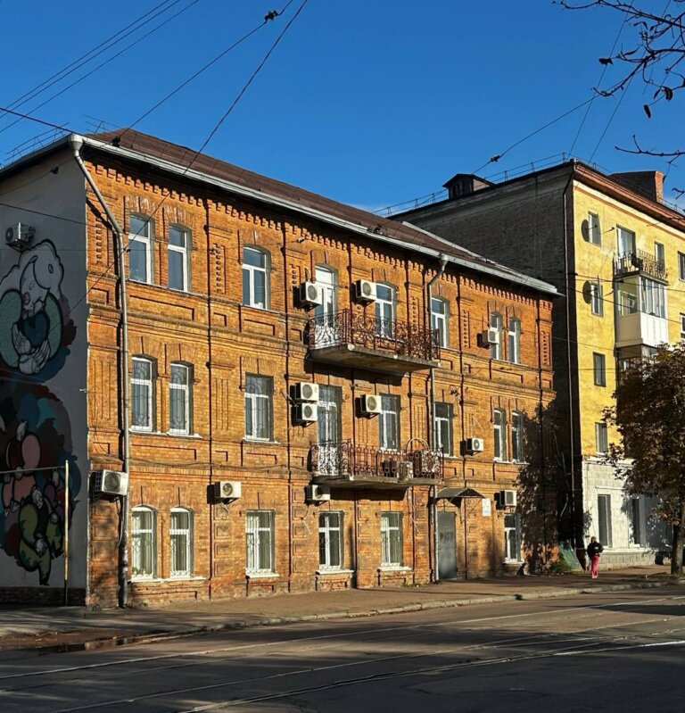 Не лише плаский будинок