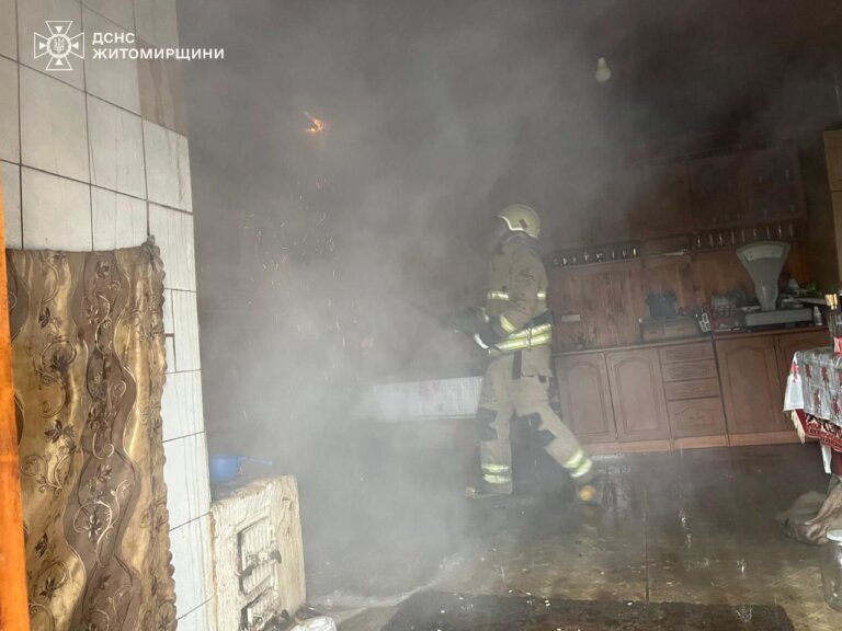 Впродовж доби рятувальники ліквідували 2 пожежі у господарських спорудах