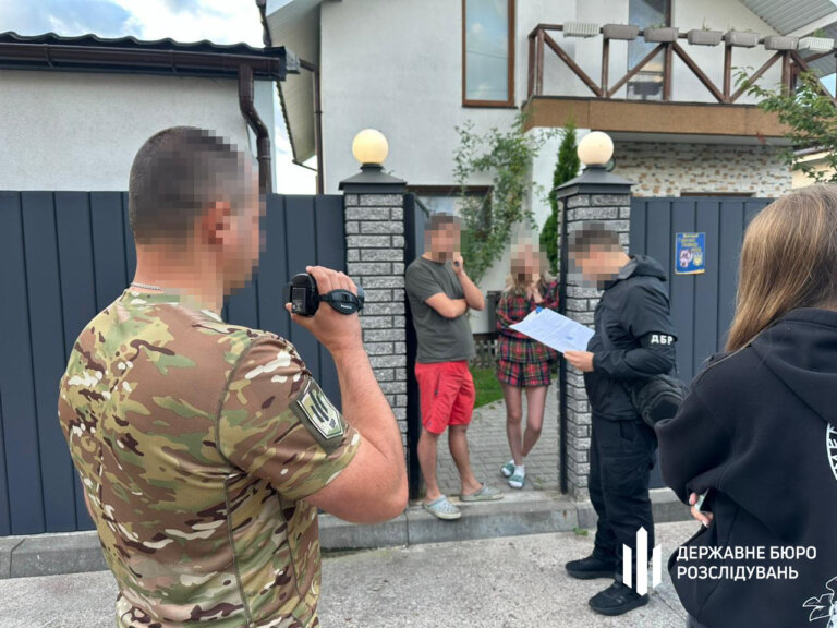 ДБР викрило експодатківця Житомирщини, який два роки незаконно отримував зарплату, вдаючи з себе захисника