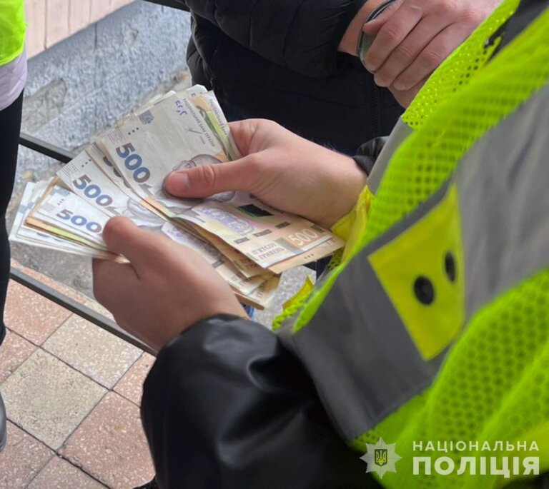 14 тисяч гривень за «допомогу» у складанні іспиту: на Житомирщині поліція затримала інструктора автошколи