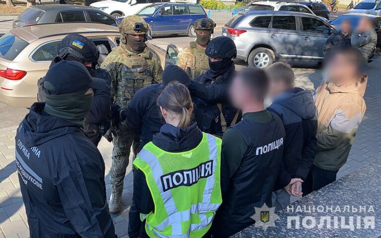 Правоохоронці Житомирщини викрили схему незаконного переправлення військовозобов’язаних через кордон України