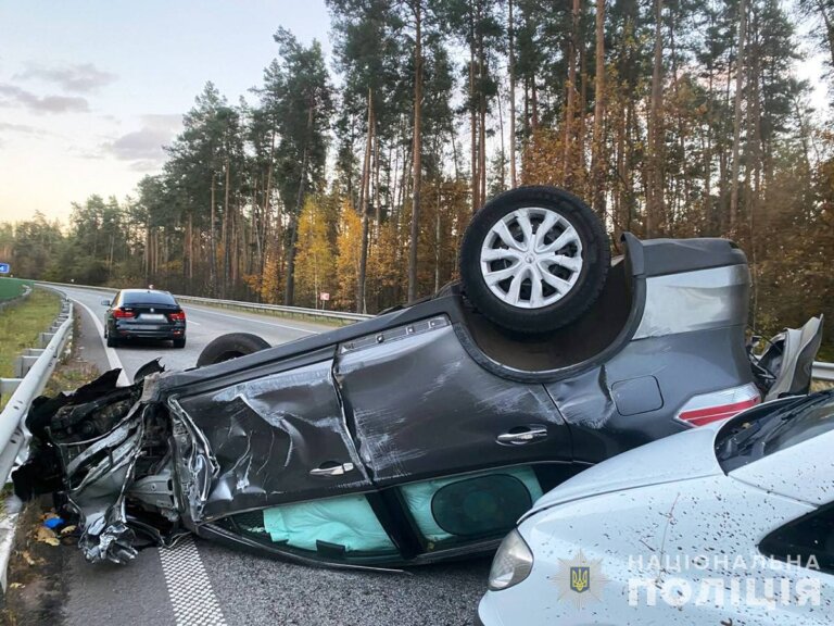 У Житомирському районі поліція розслідує обставини двох ДТП