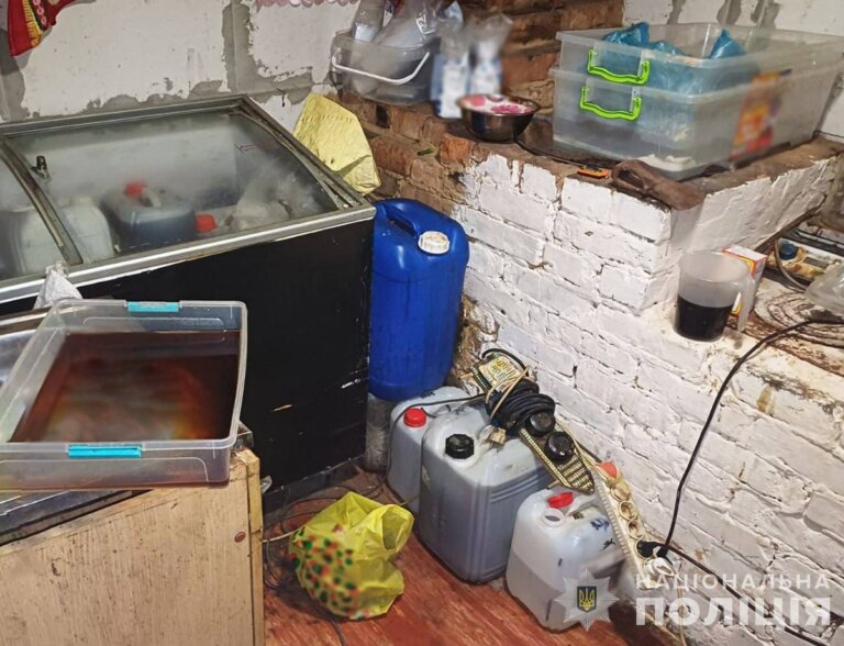 Нарколабораторія на Малинщині: поліція запобігла збуту наркотиків на території громади
