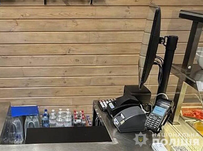 Поліцейський офіцер громади викрив причетного до крадіжки з кафе у передмісті Житомира