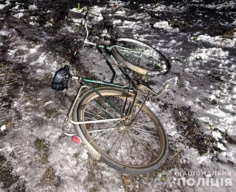 Поліцейські встановлюють обставини ДТП з травмуванням велосипедистки на Звягельщині