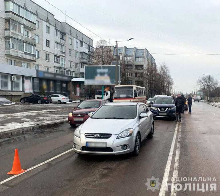 У потрійній ДТП у Житомирі травмовано водія легковика: поліція зʼясовує обставини