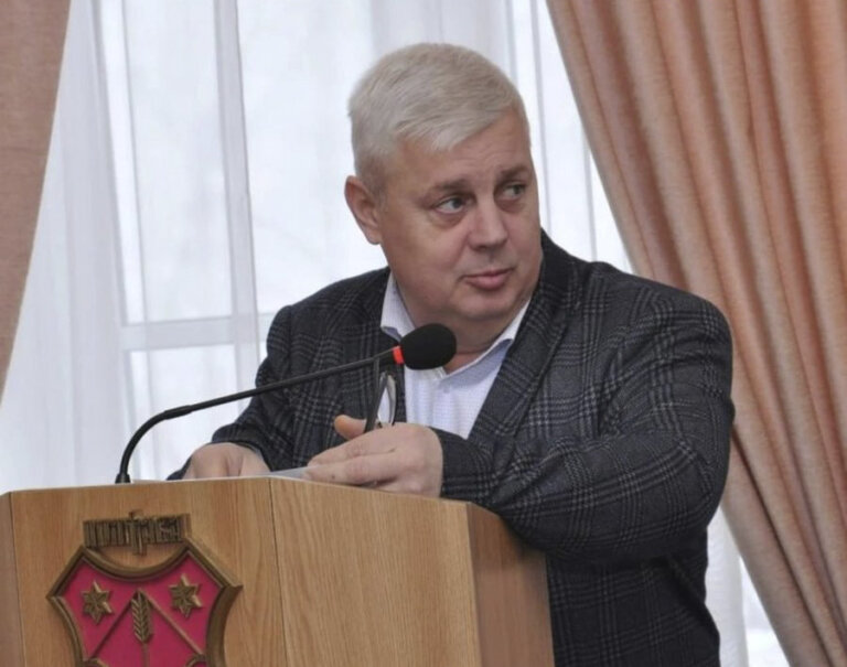 Нормуль :) Львівський чиновник, начальник відділу обласної Державної казначейської служби Верига задекларував 62 млн доларів готівкою