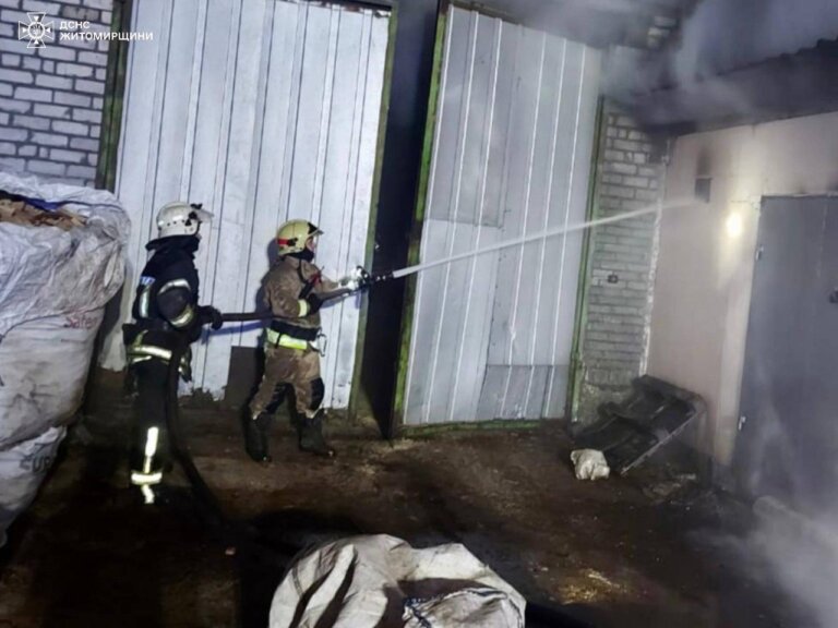 Рятувальники ліквідували загоряння в цегляній будівлі котельні приватного підприємства по виготовленню дерев’яних бочок у Житомирі