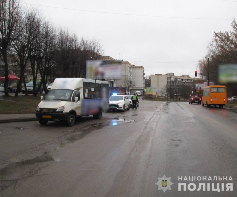 У Бердичеві поліція з’ясовує обставини ДТП з травмуванням пасажирки громадського транспорту