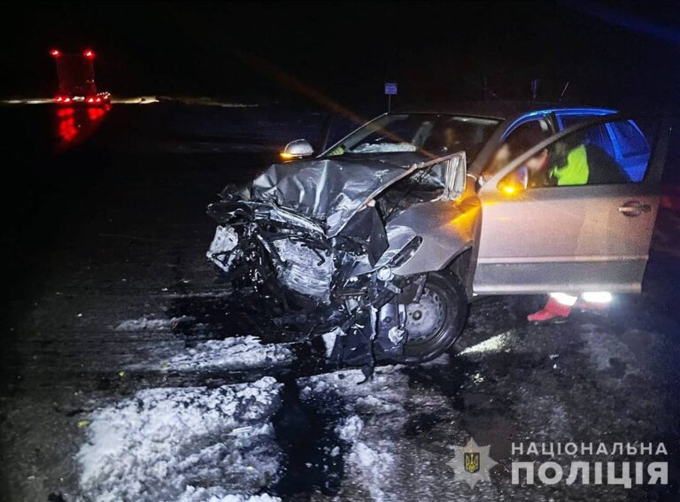 Поліція встановлює обставини ДТП з травмуванням двох людей у Бердичівському районі