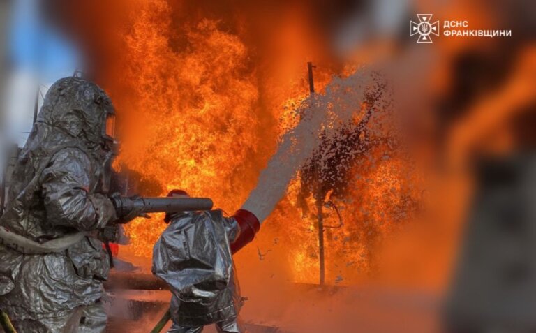Рятувальники ліквідували наслідки російських атак на Тернопільщині та Прикарпатті