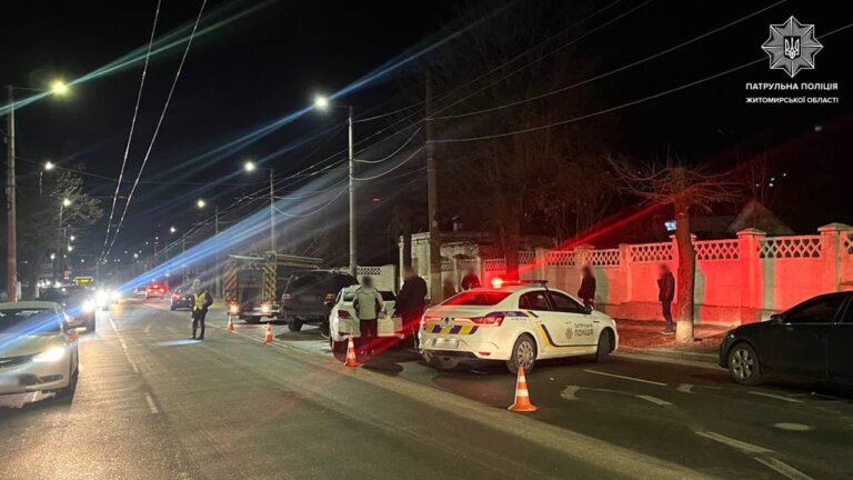 До уваги водіїв! ДТП на вулиці Перемоги за участю трьох авто