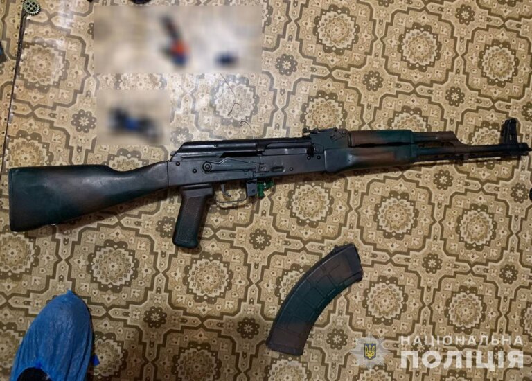 Бердичівські поліцейські вилучили зброю та боєприпаси у жителя району
