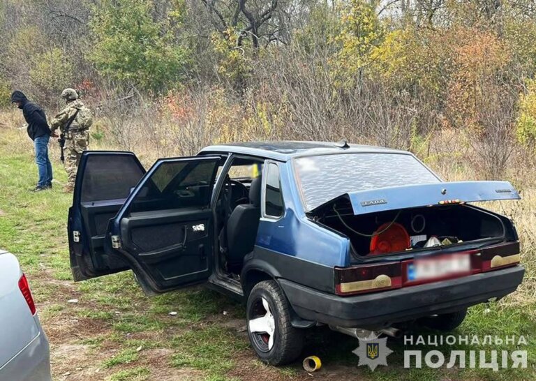 Боєприпаси та вибухівка на продаж: на Житомирщині поліція розслідує оборудки двох ділків